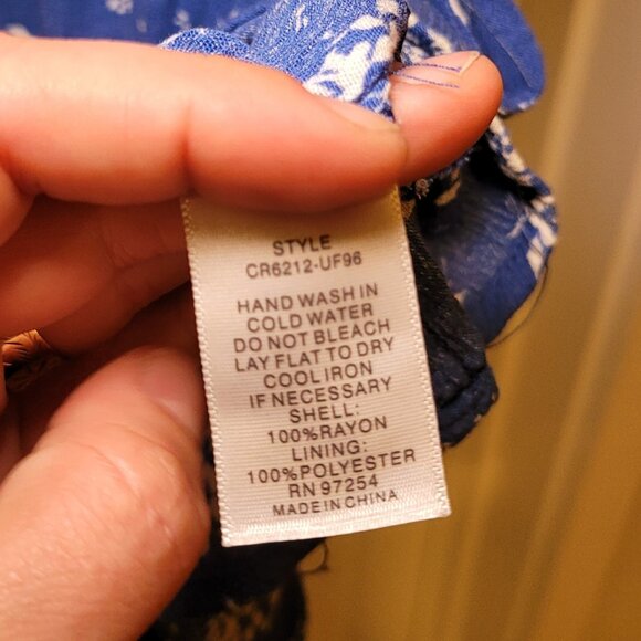 Lined Blue Floral Wrap Front Short Sleeve Romper Shorts Size Large - Picture 5 of 6